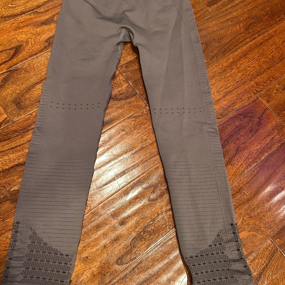 Gymshark MED energy seamless Gray eyelet detailed active compression Leggings - Picture 7 of 7